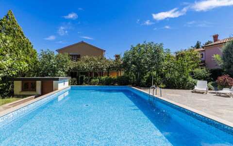 Edi: Acqua, Pianta, Cielo, Nube, Proprietà, Piscina, Blu, Azzurro, Costruzione, Shade
