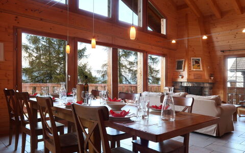 Altamira: Ristorante, Camera, Costruzione, Proprietà, Tavolo, Mobilia, Sala Da Pranzo, Interior Design, Cucina & Sala Da Pranzo Tavolo, Immobiliare