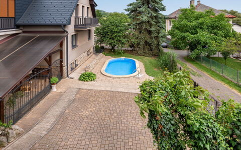 Penzion Jindřiška: Pianta, Proprietà, Costruzione, Cielo, Manto Stradale, Albero, Acqua, Lotto, Erba, Quartiere