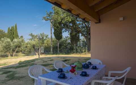 La Rocchetta: Proprietà, Tavolo, Mobilia, Casa, Camera, Immobiliare, Terrazza, Costruzione, Albero, Portico