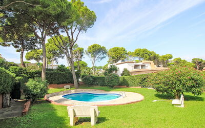 Pals 850: Giardino, Prato, Landscaping, Shade, Cortile, Estate, Design, Backyard, Hacienda, Piscina