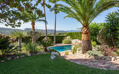 Villa Finca Labranza: Proprietà, Backyard, Cortile, Erba, Prato, Immobiliare, Paesaggio Naturale, Albero, Estate, Giardino