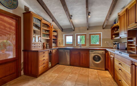 Villa Finca Labranza: Cabinetry, Mobilia, Controsoffitto, Legna, Cassetto, Elettrodomestico Da Cucina, Interior Design, Cucina, Pianta, Color Legno