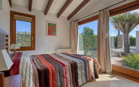 Villa Finca Labranza: Pianta, Mobilia, Finestra, Comfort, Legna, Tessile, Interior Design, Shade, Letto, Cielo