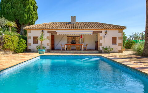 Villa Finca Labranza: Acqua, Pianta, Cielo, Proprietà, Costruzione, Piscina, Azzurro, Natura, Albero, Erba