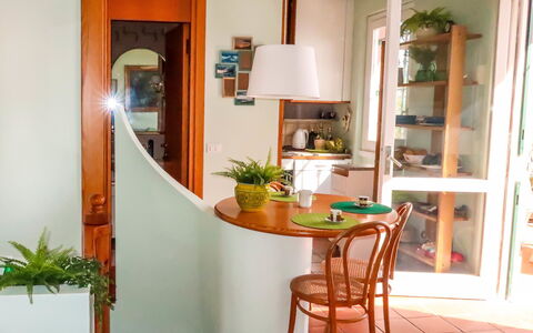 Paradise View: Camera, Mobilia, Proprietà, Costruzione, Interior Design, Porta, Casa, Cucina, Tavolo, Sala Da Pranzo