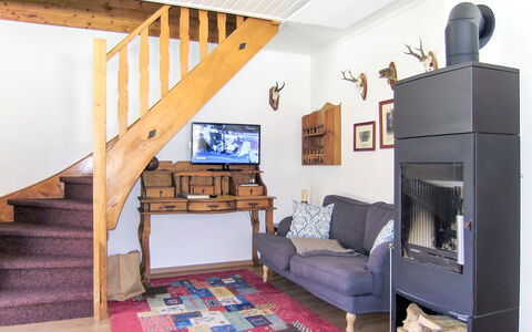 Fischerhütte: Camera, Mobilia, Proprietà, Interior Design, Costruzione, Casa, Soggiorno, Letto, Stufa A Legna, Loft