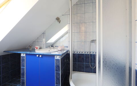 Beata: Proprietà, Camera, Architettura, Costruzione, Casa, Interior Design, Pavimento, Immobiliare, Bicchiere, Porta