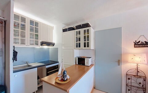 Le Barcarès 410: Mobilia, Cucina, Interior Design, Controsoffitto, Cabinetry, Elettrodomestico Da Cucina, Pavimentazione, Legna, Apparecchio Major, Soffitto