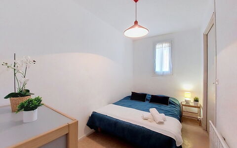 Le Barcarès 430: Camera Da Letto, Interior Design, Letto, Pavimento, Pavimentazione, Legna, Lenzuolo, Mobilia, Soffitto, Bedding