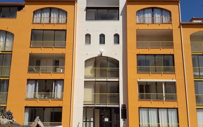 Le Barcarès 430: Finestra, Proprietà, Costruzione, Cielo, Urban Design, Palazzone, Proprietà Del Materiale, Condominio, Zona Residenziale