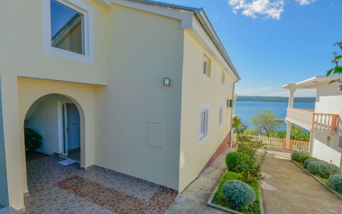 Ana: Proprietà, Immobiliare, Casa, Casa, Azzurro, Passerella, Porta, Arbusto, Giardino, Driveway