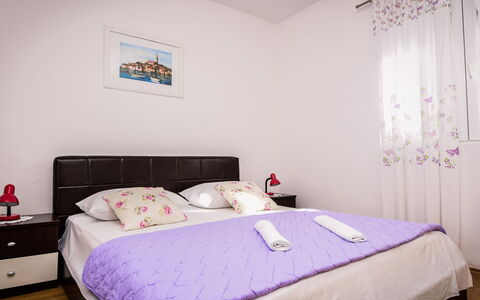 Ana: Camera, Letto, Blu, Interior Design, Parete, Proprietà, Bedding, Pavimento, Camera Da Letto, Tessile
