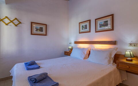 Villa Genoveva: Camera Da Letto, Letto, Camera, Mobilia, Lenzuolo, Proprietà, Materasso, Telaio Del Letto, Bedding, Interior Design
