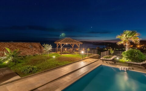 Villa Bugenvila: Proprietà, Casa, Estate, Casa, Immobiliare, Piscina, Cielo, Illuminazione, Costruzione, Dimora