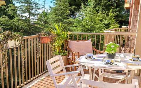 Casa Nicoló: Proprietà, Deck, Immobiliare, Backyard, Casa, Cortile, Terrazza, Albero, Legna, Casa