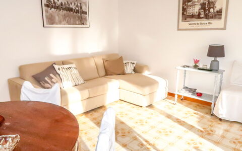 Casa Nicoló: Mobilia, Camera, Soggiorno, Proprietà, Interior Design, Pavimento, Parete, Camera Da Letto, Tavolo, Divano