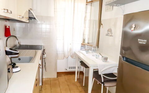 Casa Nicoló: Camera, Proprietà, Interior Design, Costruzione, Mobilia, Parete, Bagno, Lavello, Pavimento, Proprietà Del Materiale
