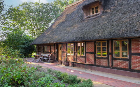 Sandbostel 601: Pianta, Costruzione, Proprietà, Finestra, Thatching, Cielo, Casa, Albero, Villetta, Legna