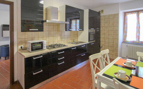 Angela: Camera, Proprietà, Mobilia, Cucina, Cabinetry, Costruzione, Controsoffitto, Interior Design, Casa, Pavimento