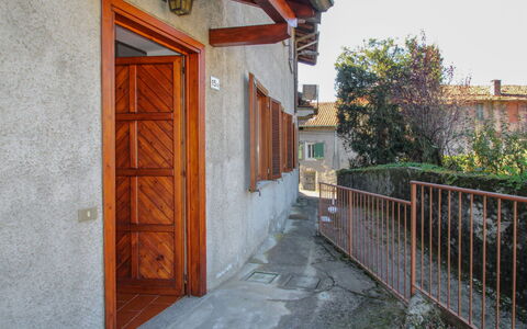 Angela: Proprietà, Casa, Costruzione, Porta, Immobiliare, Casa, Architettura, Camera, Legna, Albero