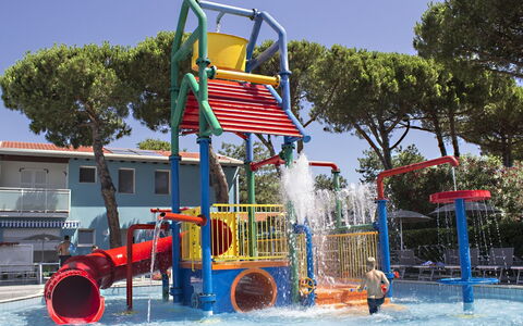Bungalow Mare: Parco Acquatico, Spazio Pubblico, Divertimento, Acqua, Ricreazione, Campo Da Giuoco, Tempo Libero, Parco, Scivolo