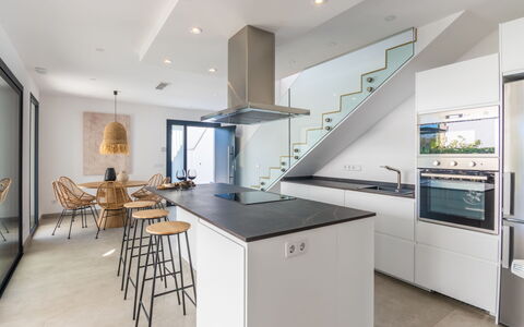 Ca Na Cati: Cabinetry, Mobilia, Controsoffitto, Costruzione, Elettrodomestico Da Cucina, Cucina Stufa, Cucina, Tavolo, Elettrodomestico, Legna