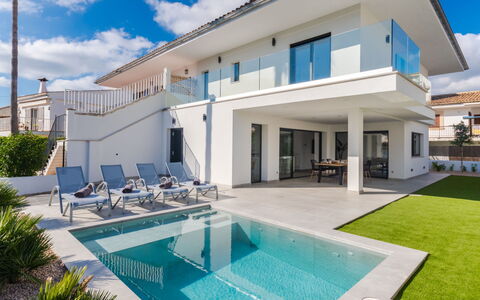 Ca Na Cati: Cielo, Proprietà, Giorno, Costruzione, Pianta, Acqua, Nube, Azzurro, Piscina, Architettura