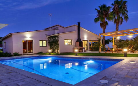 Emporion: Acqua, Pianta, Cielo, Proprietà, Piscina, Costruzione, Luce, Blu, Azzurro, Finestra