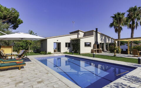 Emporion: Proprietà, Piscina, Casa, Costruzione, Casa, Immobiliare, Architettura, Estate, Zona Residenziale, Dimora
