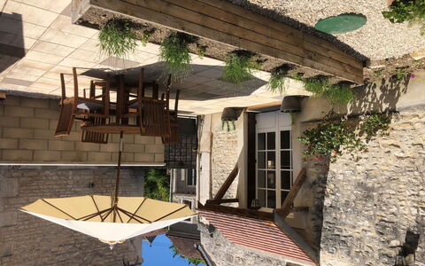The Old Bakery: Costruzione, Pianta, Finestra, Luce, Shade, Biome, Urban Design, Proprietà Del Materiale, Tetto, Immobiliare
