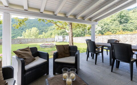Villa Il Biancospino: Mobilia, Tavolo, Proprietà, Sedia, Pianta, Tavola, Shade, Interior Design, Albero, Soggiorno