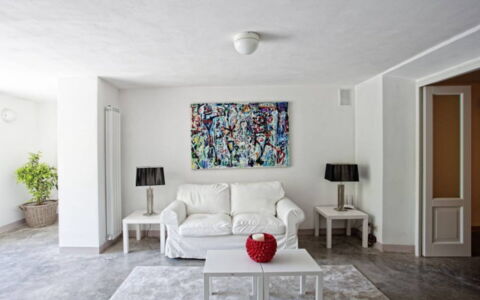 Villa Sole: Divano, Proprietà, Mobilia, Pianta, Tavolo, Legna, Comfort, Soggiorno, Interior Design, Pianta Della Casa