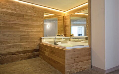 Villa Sole: Specchio, Proprietà, Rubinetto, Mobilia, Idraulico Fixture, Lavello, Vasca Da Bagno, Mobiletto Del Bagno, Bagno, Legna