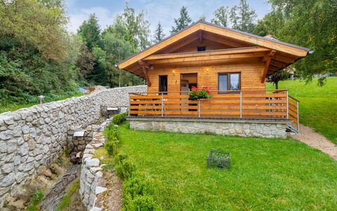 Bečov Nad Teplou 2: Pianta, Cielo, Costruzione, Finestra, Nube, Albero, Casa, Paesaggio Naturale, Legna, Lotto