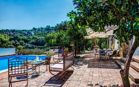 Country Lemonvilla: Cielo, Pianta, Mobilia, Acqua, Mobili Da Esterno, Albero, Shade, Costruzione, Tempo Libero, Urban Design