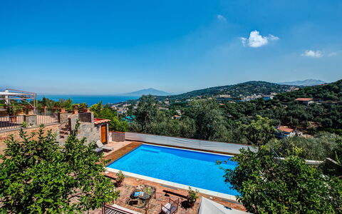 Country Lemonvilla: Cielo, Acqua, Proprietà, Pianta, Piscina, Azzurro, Nube, Costruzione, Albero, Località Balneare