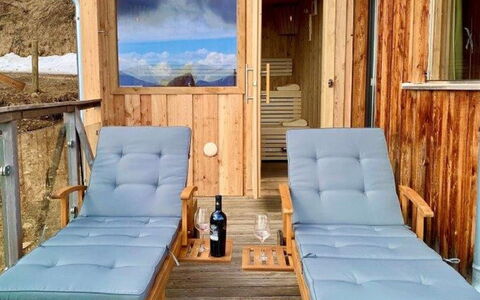 Panorama: Mobilia, Nube, Costruzione, Azzurro, Albero, Cielo, Legna, Divano, Interior Design, Erba