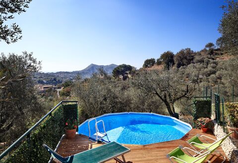 La Villa Dell'olio: Cielo, Risorse Idriche, Acqua, Montagna, Foglia, Azzurro, Pianta, Piscina, Albero, Paesaggio Naturale