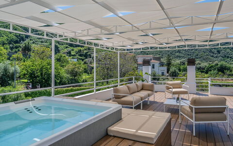 Villa Antonietta: Pianta, Acqua, Proprietà, Mobilia, Piscina, Shade, Divano, Interior Design, Mobili Da Esterno, Pavimento