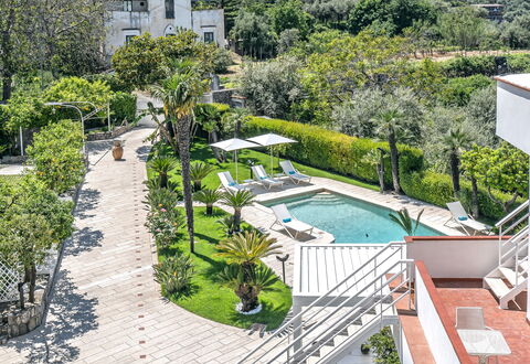 Villa Antonietta: Pianta, Acqua, Proprietà, Piscina, Albero, Costruzione, Urban Design, Vegetazione, Erba, Tempo Libero