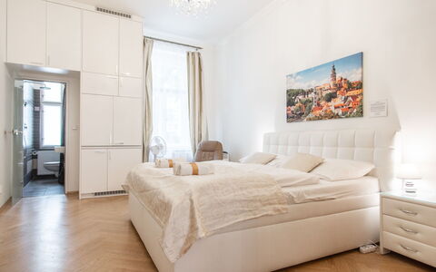 Spa Residence: Legna, Pavimento, Camera, Interior Design, Pavimentazione, Proprietà, Parete, Letto, Tessile, Camera Da Letto