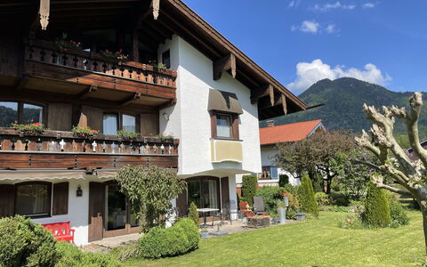 Achentaler Fewo Inkl. Spabereich: Pianta, Cielo, Costruzione, Proprietà, Finestra, Nube, Casa, Lotto, Albero, Urban Design