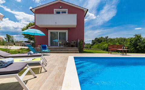 Villa May: Nube, Cielo, Acqua, Costruzione, Pianta, Blu, Azzurro, Piscina, Shade, Mobili Da Esterno