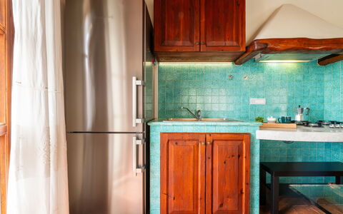 Rokkaria: Cabinetry, Proprietà, Lavello, Controsoffitto, Costruzione, Rubinetto, Legna, Cucina, Idraulico Fixture, Pavimentazione