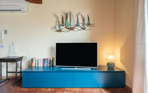Rokkaria: Mobilia, Proprietà, Costruzione, Divano, Azzurro, Tavolo, Legna, Soggiorno, Interior Design, Casa