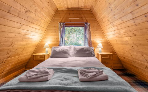 Birchwood Cottage: Costruzione, Proprietà, Mobilia, Comfort, Legna, Interior Design, Letto, Pavimento, Telaio Del Letto, Pavimentazione