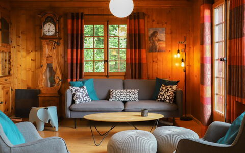 Chalet les Rochers Blancs: Mobilia, Proprietà, Tavolo, Luce, Comfort, Cornice, Costruzione, Legna, Finestra, Illuminazione