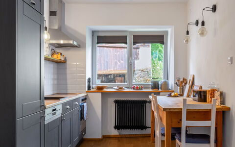 Brníčko: Cabinetry, Controsoffitto, Proprietà, Mobilia, Lavandino Della Cucina, Finestra, Lavello, Costruzione, Rubinetto, Cucina