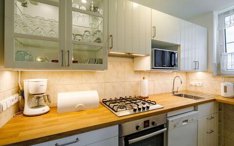 Viewpoint Tower: Cabinetry, Controsoffitto, Proprietà, Mobilia, Elettrodomestico Da Cucina, Cucina Stufa, Stufa A Gas, Cucina, Cassetto, Legna